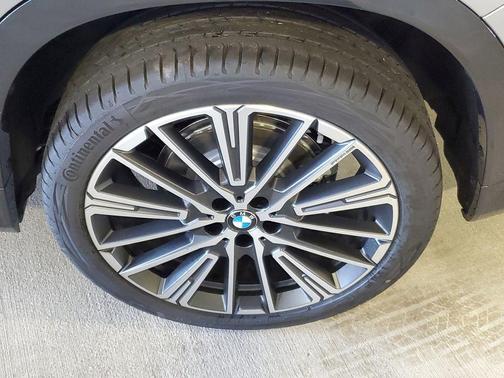 Space Silver 2026 BMW X1 xDrive28i