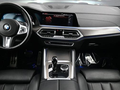 Black Sapphire Metallic 2022 BMW X6 M50i