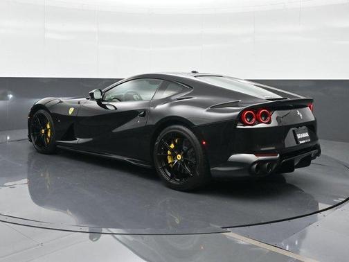 2020 Ferrari 812 Superfast Base