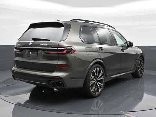 Manhattan Green Metallic 2025 BMW X7 M60i