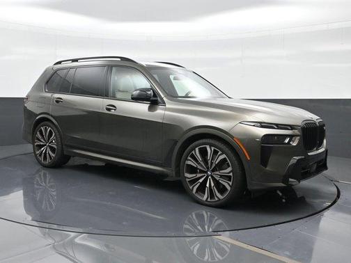 Manhattan Green Metallic 2025 BMW X7 M60i