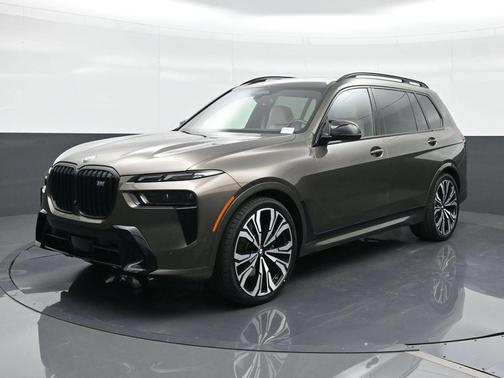 Manhattan Green Metallic 2025 BMW X7 M60i