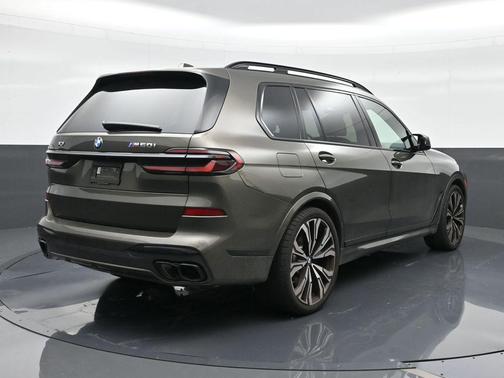 Manhattan Green Metallic 2025 BMW X7 M60i