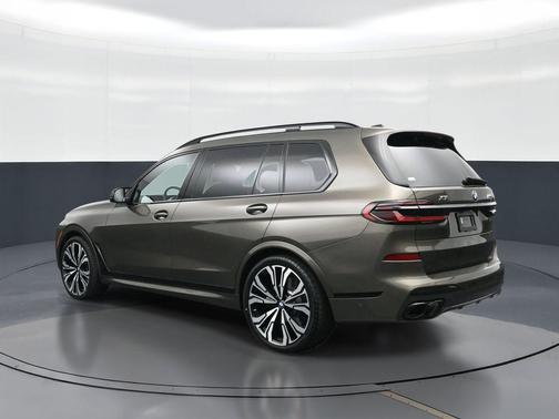Manhattan Green Metallic 2025 BMW X7 M60i