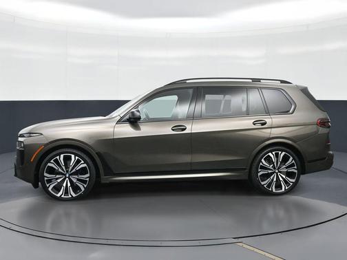 Manhattan Green Metallic 2025 BMW X7 M60i