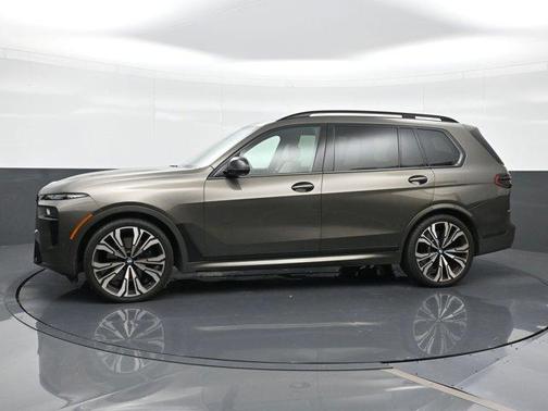 Manhattan Green Metallic 2025 BMW X7 M60i