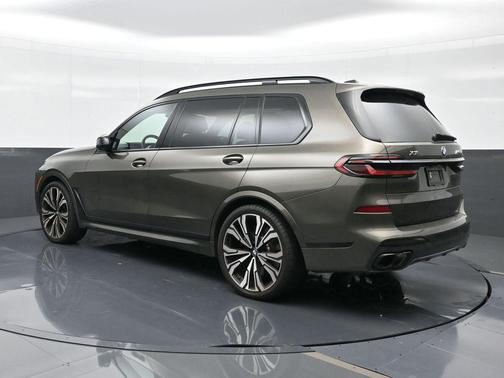 Manhattan Green Metallic 2025 BMW X7 M60i