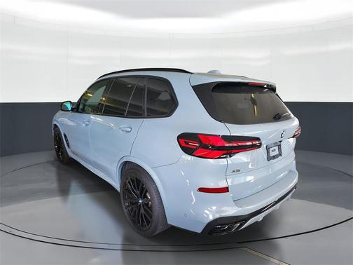 2024 BMW X5 M60i