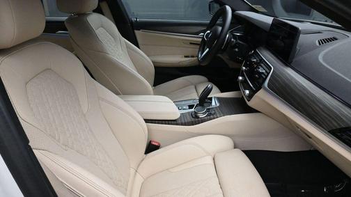 Alpine White 2023 BMW 530 i