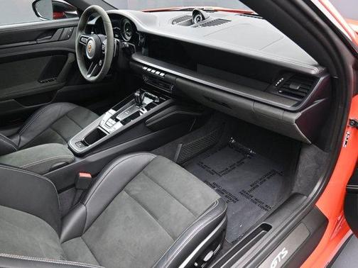2022 Porsche 911 Carrera GTS