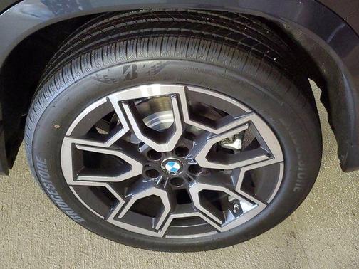 Black Sapphire Metallic 2026 BMW X1 xDrive28i