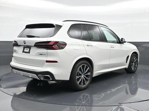 Alpine White 2024 BMW X5 xDrive40i