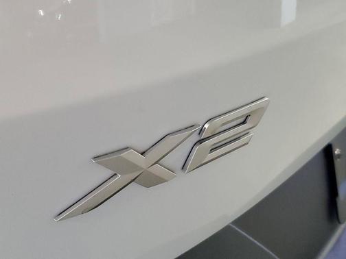 Alpine White 2026 BMW X2 xDrive28i