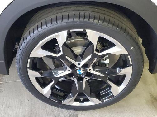 Alpine White 2026 BMW X2 xDrive28i