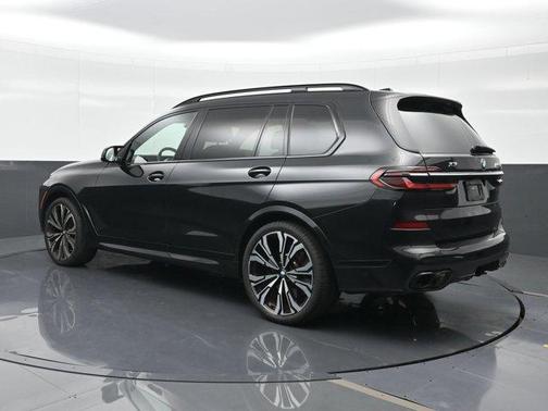 2023 BMW X7 M60i