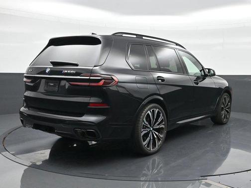 2023 BMW X7 M60i