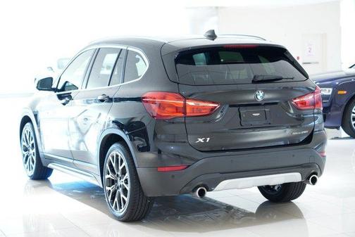 Photo 3 of 23 of 2022 BMW X1 sDrive28i