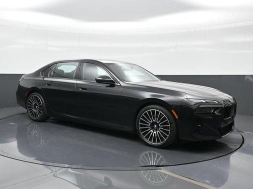 Black Sapphire Metallic 2025 BMW i7 eDrive50