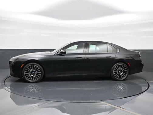 Black Sapphire Metallic 2025 BMW i7 eDrive50