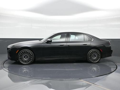 Black Sapphire Metallic 2025 BMW i7 eDrive50