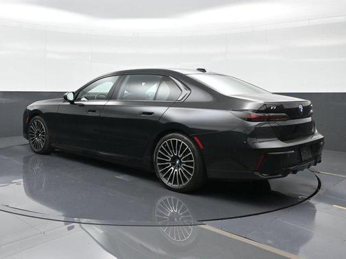 Black Sapphire Metallic 2025 BMW i7 eDrive50