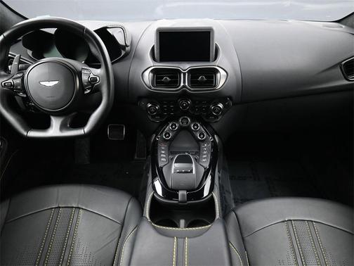 2022 Aston Martin Vantage .