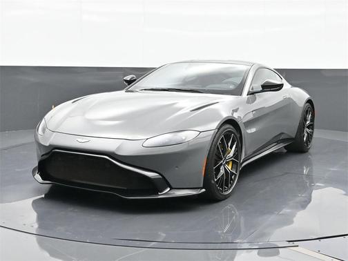 2022 Aston Martin Vantage .