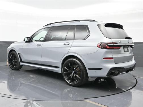 2024 BMW X7 M60i