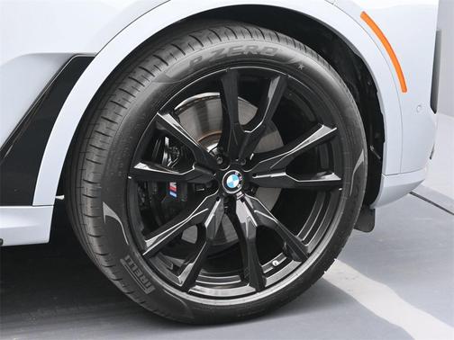 2024 BMW X7 M60i
