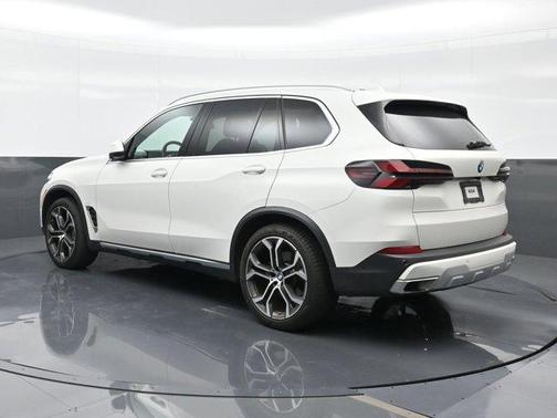Alpine White 2024 BMW X5 xDrive40i