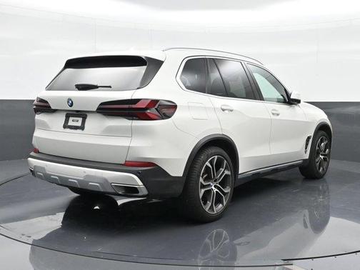 Alpine White 2024 BMW X5 xDrive40i