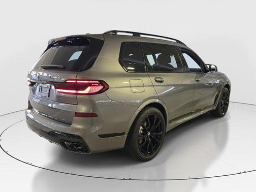 2026 BMW X7 M60i