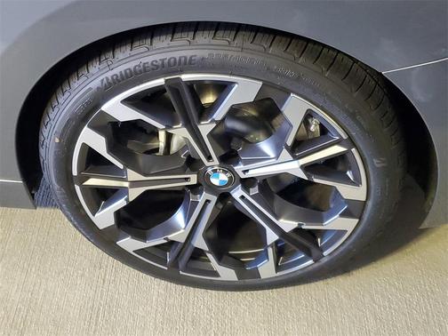 2025 BMW 230 i