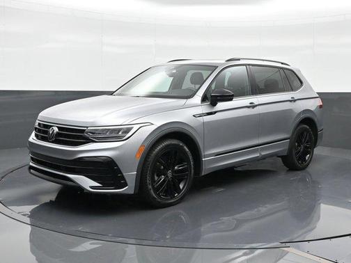 Pyrite Silver Metallic 2022 Volkswagen Tiguan 2.0T SE R-Line Black