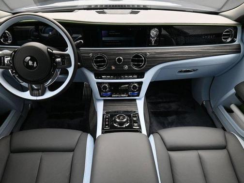 2025 Rolls-Royce Ghost 