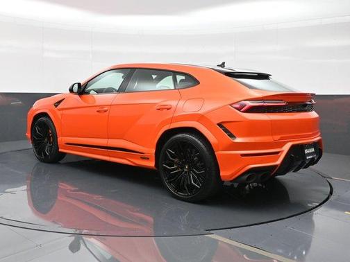 2025 Lamborghini Urus SE
