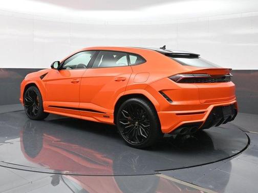 2025 Lamborghini Urus SE