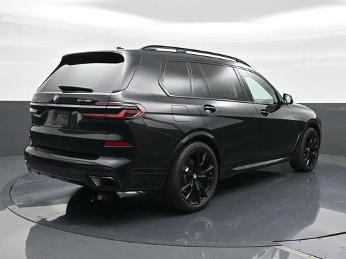 Black Sapphire Metallic 2025 BMW X7 xDrive40i