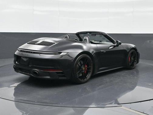 2022 Porsche 911 Carrera 4 GTS