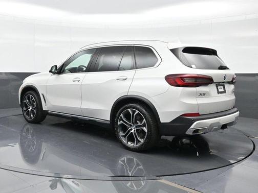 Mineral White Metallic 2023 BMW X5 xDrive40i