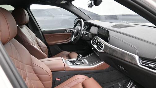 Mineral White Metallic 2023 BMW X5 xDrive40i