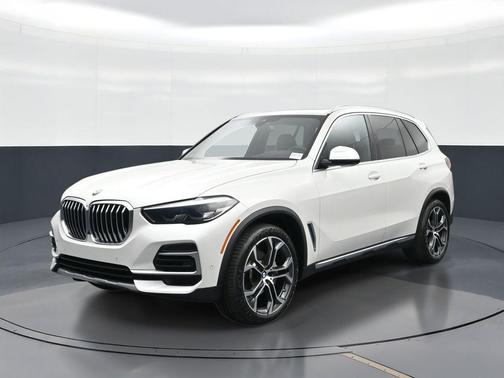 Mineral White Metallic 2023 BMW X5 xDrive40i