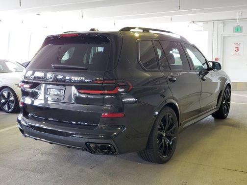 2026 BMW X7 M60i