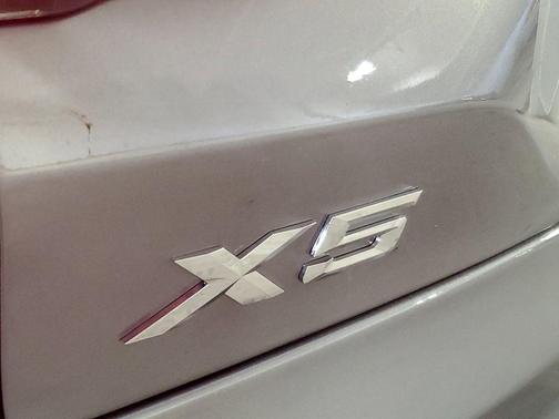 Gray Metallic 2026 BMW X5 sDrive40i