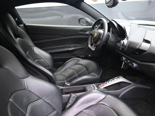 2016 Ferrari 488 GTB Base