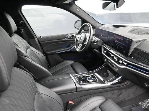2023 BMW X7 M60i