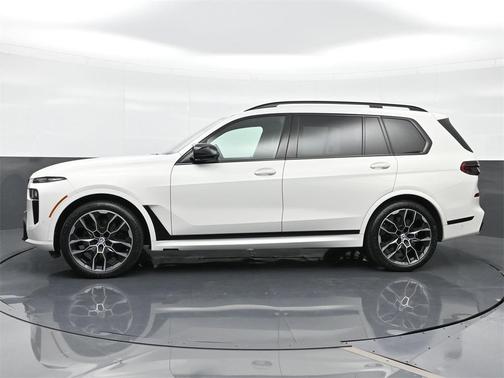 2023 BMW X7 M60i