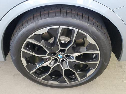 2026 BMW X7 M60i