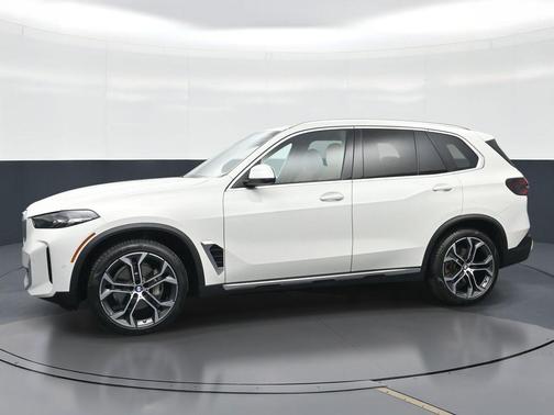 Alpine White 2024 BMW X5 sDrive40i