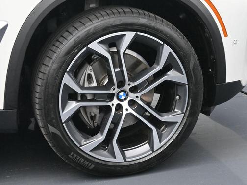 Alpine White 2024 BMW X5 sDrive40i